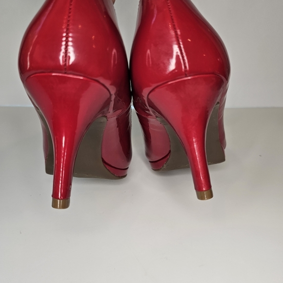 Kelly & Katie Dorotha Platform Pump, RED, Size 8 - Picture 6 of 9
